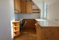 Helle 2-Zimmer-Wohnung mit Balkon im Zentrum