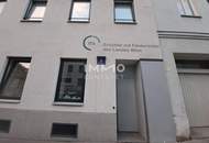 3-er WGs aufgepasst! Große Dachgeschoss-Wohnung mit Terrasse in der Muhrengasse!