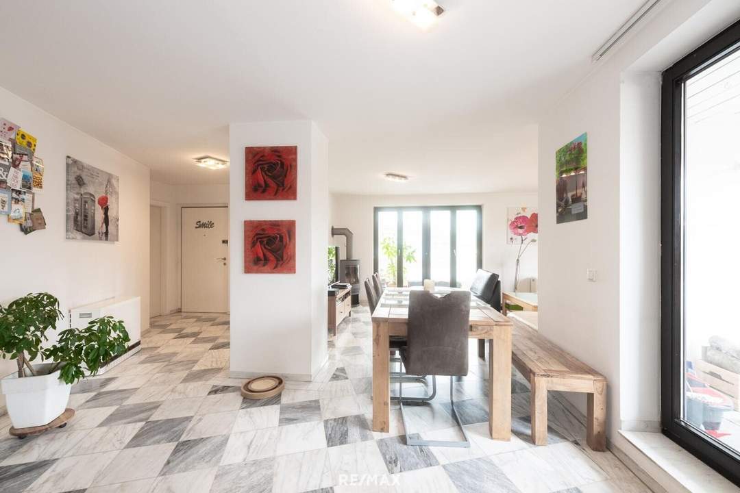 Sonniges Apartment mit Penthousecharakter inkl. Küche, Wintergarten, Terrasse und TG-Stellplatz!