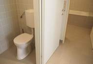 "2-Zimmer-Eigentumswohnung; extra Küche; Abstellraum; Loggia; direkt bei der U1!"