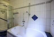 Mehrfamilienhaus mit Park