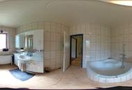 Einfamilienwohnhaus mit Pool