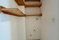 Schöne 2-Zimmer-Dachgeschoss-Wohnung mit Balkon und Parkplatz