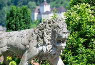 Große Villa thronend über Feldkirch mit Baulandreserve