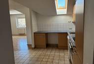 Schöne helle Dachgeschosswohnung inklusive Stellplatz in der Nähe des Goldecks