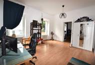 Renovierter Altbau mit großer Raumhöhe in Ruhelage