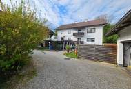Großes Wohnhaus/Sacherl mit Garagen