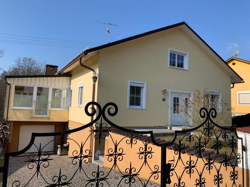 ***OPEN HOUSE Samstag, 01. März*** Gepflegtes Einfamilienhaus in Brunnenthal – Gemütliches Wohnen mit Kachelofen und idyllischem Garten