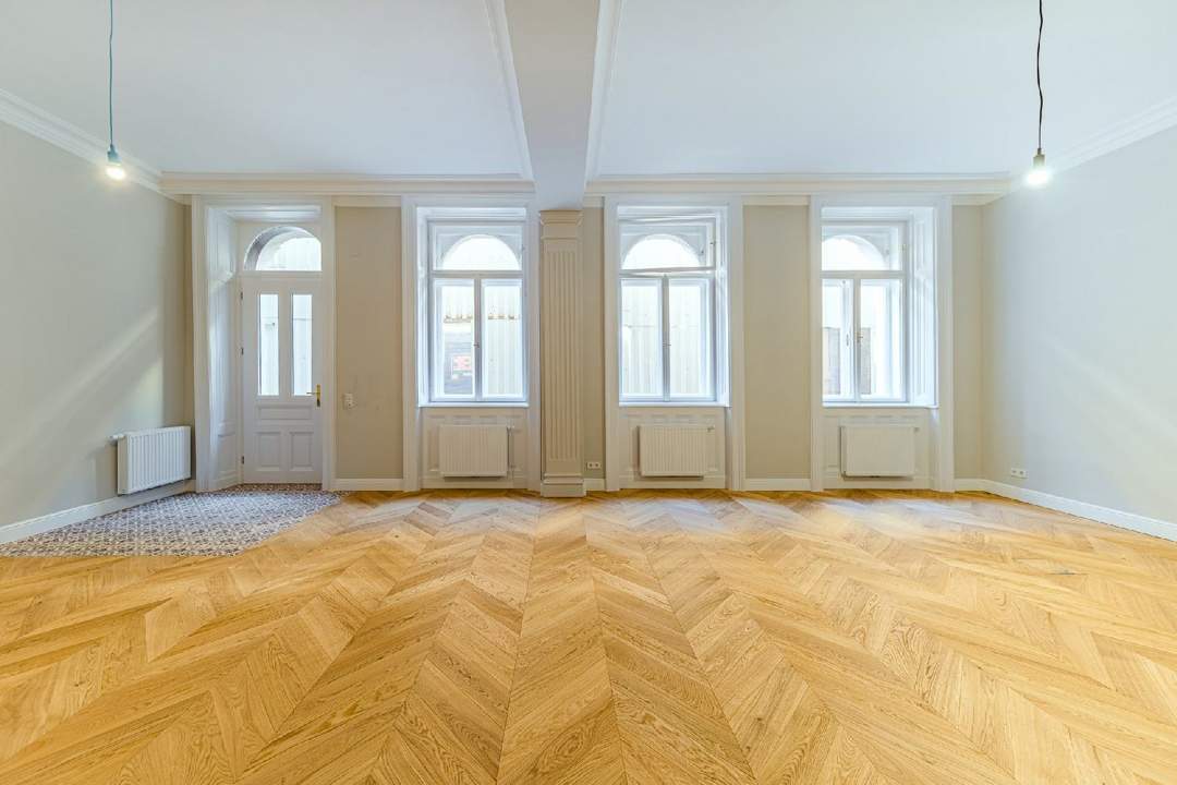 Prestigeträchtige Geschäftsadresse für Ihr neues Büro. Erstbezug beim Rathaus