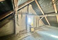 Wohnhaus mit Sanierungsbedarf in ruhiger Lage!