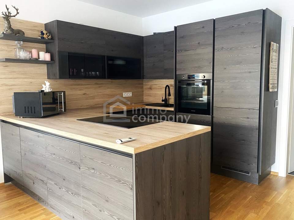 Moderne Doppelhaus-Hälfte inklusvie Küche und Doppel-Carport