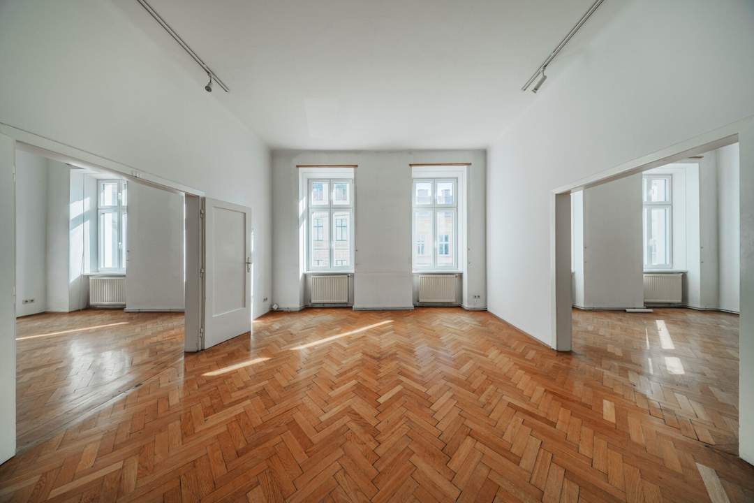 Gesamte Etage zu gestalten mit Balkonmöglichkeit!