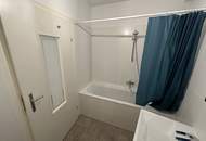 KARLSPLATZ IS CALLING: ruhige 2 Zimmer-Wohnung mit Gemeinschaftsdachterrasse!