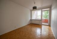 Nette 2-Zimmer-Wohnung mit Loggia nähe Klinikum