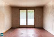 SANIERUNGSBEDÜRFTIGE 2 - ZIMMER WOHNUNG MIT FREIFLÄCHE UND GRÜNBLICK