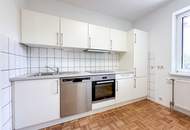 Helle 2,5-Zimmer-Wohnung mit Extraküche und großem Balkon mit Gartenblick