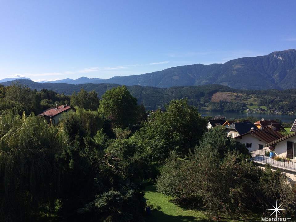 Wohntraum mit Seeblick: Renovierte 2-Zimmer-Wohnung in Seeboden. Stellplätze vor der Türe. Abstellraum und Keller.