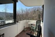 Großzügige Wohnung mit Loggia, Swimmingpool und Garagen in top Lage