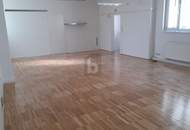 MIT EINBAUKÜCHE UND GRÜNBLICK