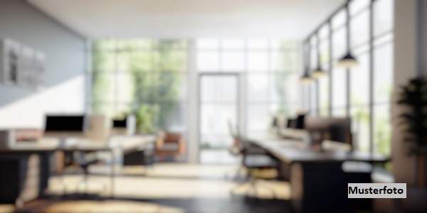 Arbeiten mit Stil – Büro auf zwei Ebenen mit Galerie und Terrasse
