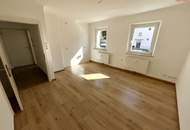 Herrlich sanierte Erdgeschosswohnung mit moderner Wohnküche, stilvollem Badezimmer und Grünblick - in ruhiger Siedlungslage mit ausgezeichneter Infrastruktur, ideal für kleine Familien!