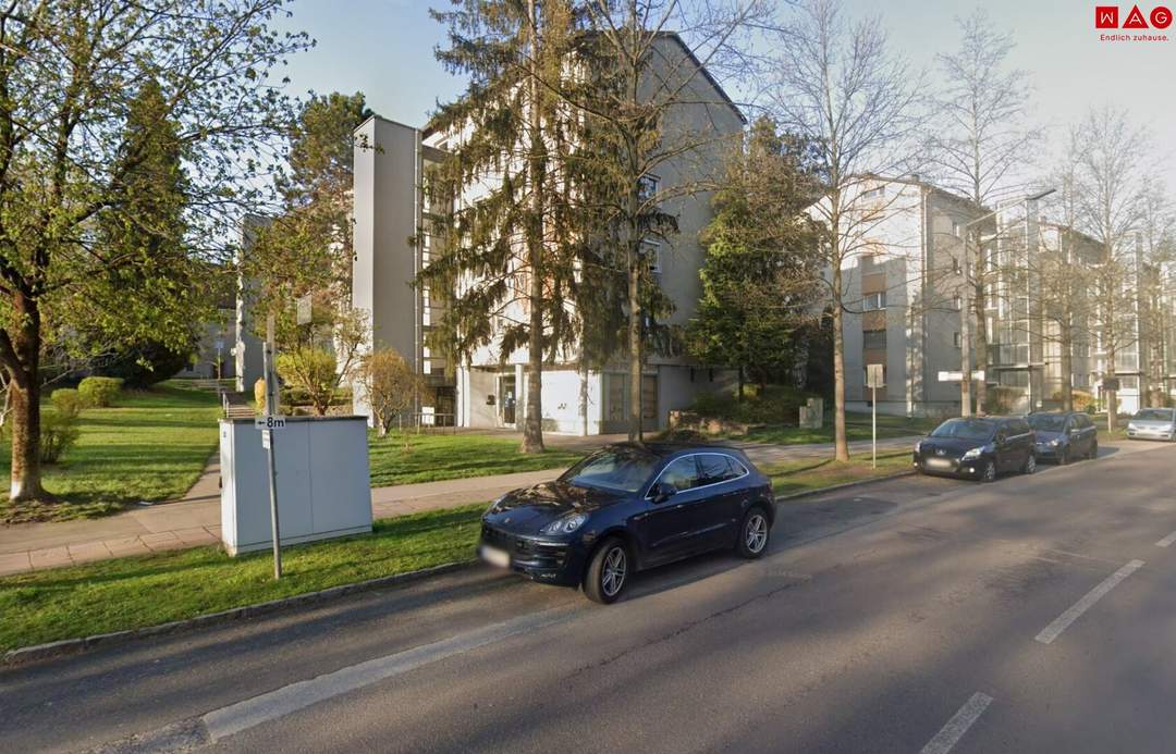 Geschäfts-/Büro-/Ordinationsfläche mit XL-Schaufenstern u. (Portal-)Erweiterungspotential (+ ca. 10 m²) inkl. 14 m² Einzelgarage - 1A Preis-/Leistung, direkt neben dem (Vital-)Zentrum Muldenstraße!