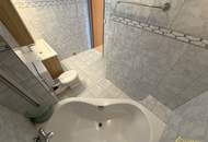 TOP PREIS-LEISTUNG! Geräumige Maisonette. 4 ZIMMER, 2 BÄDER, BALKON. FERNWÄRME!