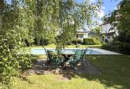 Eine Villa mit Wohnkultur, parkähnlichem Garten und Pool // A Villa of Distinction with Park-Like Garden and Pool //