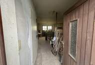 Bungalow mit zentral begehbaren Räumen & Garage