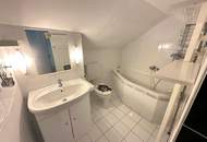 "Haus mit Garten, Pool, und Garage"