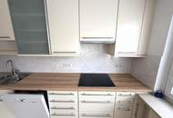 Klimatisierte Dachgeschosswohnung mit 4 Schlafzimmer und Garage // Air-conditioned attic apartment with 4 bedrooms and garage //