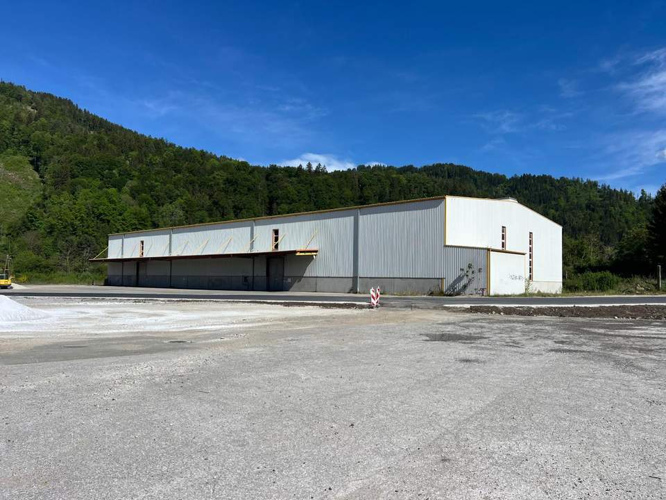 Lagerhalle mit ca. 2.670m² auf einer Gewerbefläche von ca. 14.270m² in Frohnleiten