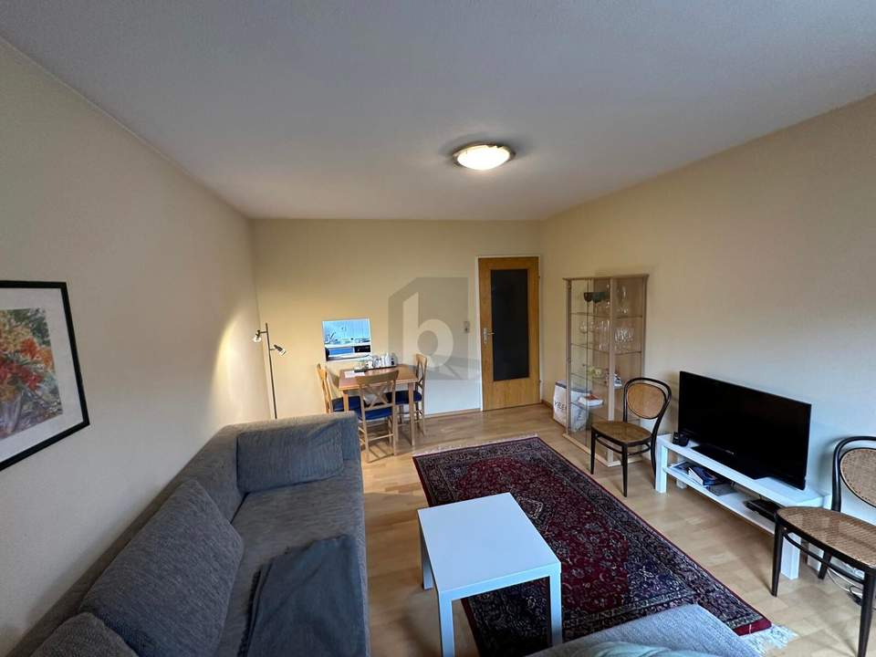 ZENTRAL UND DENNOCH RUHIG: LICHTDURCHFLUTETE 2-ZIMMER-WOHNUNG MIT XXL-GARAGE IN TOP-LAGE