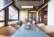 1170 AM HEUBERG: GROßZÜGIGER FAMILIENWOHNSITZ MIT INDOORPOOL, WELLNESS, GARTEN &amp; WIEN-BLICK