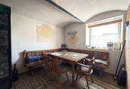 Großzügiges Ein- oder Zweifamilienhaus mit mehreren Nebengebäuden in zentraler Lage