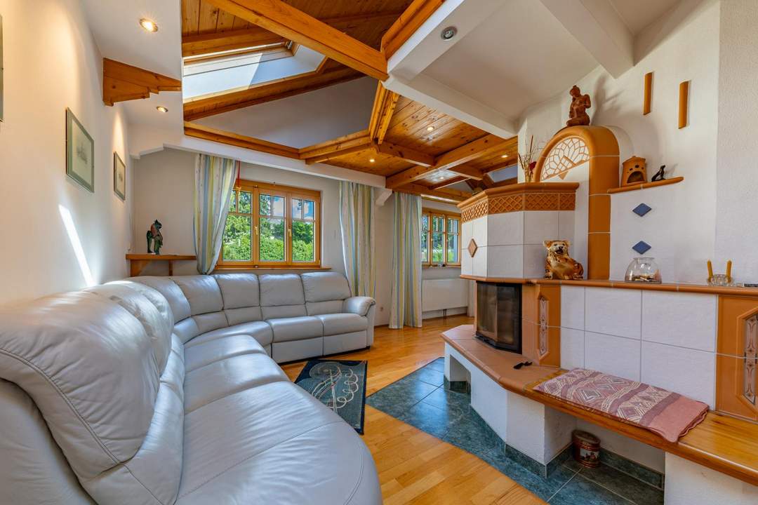 Familienfreundliches Einfamilienhaus mit idyllischem Garten und Aussichtsterrasse samt Doppelgarage