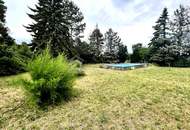 BEREITS AUFGESCHLOSSEN - Baugrundstück mit Pool wartet auf neues Haus!