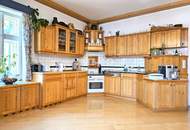 Repräsentative Villa in Zwettl mit 2137 m² Grundstück - Wohnen und Arbeiten stilvoll vereint