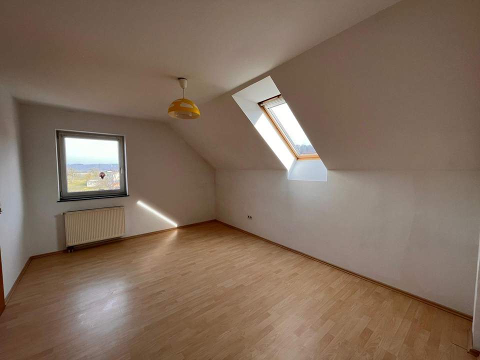 Dachgeschosswohnung in ruhiger Lage