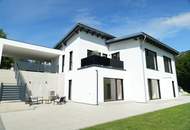 MODERN LIVING - Neuwertige Doppelhaushälfte mit 2 Terrassen und Doppelcarport in ruhiger Aussichtslage