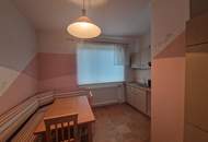 WOHN- UND GESCHÄFTSHAUS ALS GROSSZÜGIGES LANDHAUS MIT GESCHLOSSENEM INNENHOF, WERKSTATT, BÄCKEREI, KAFFEEHAUS UND NEBENGEBÄUDEN