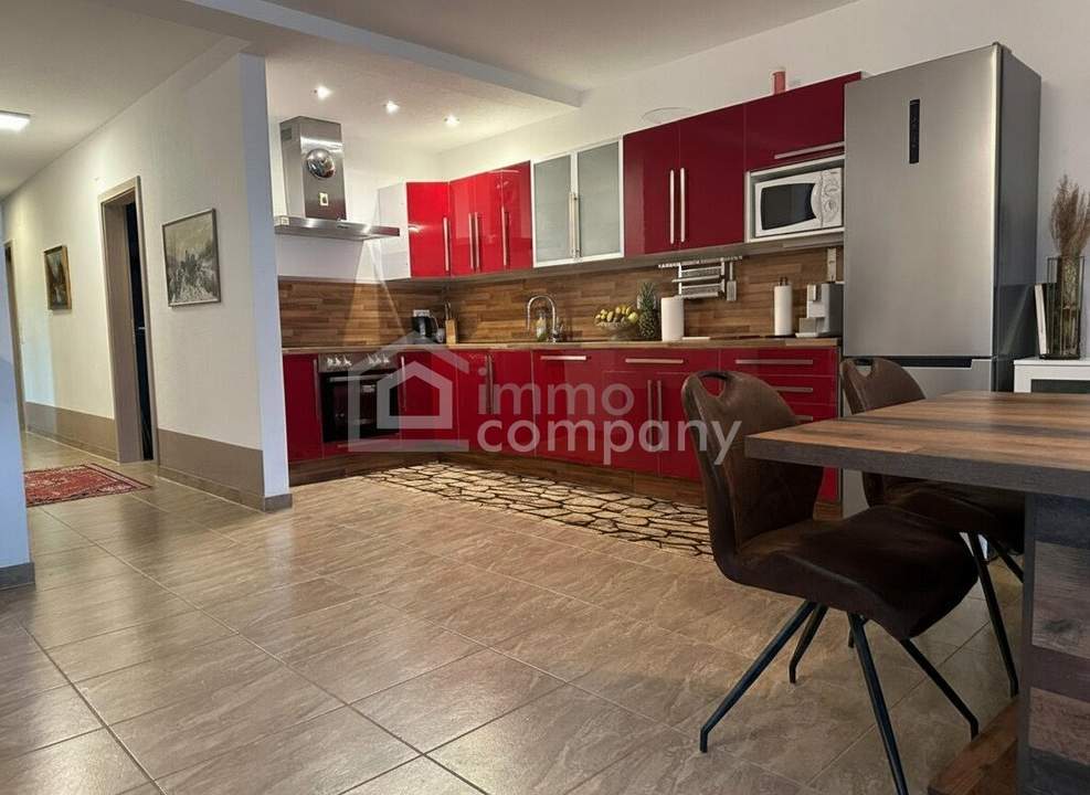 Neuwertiges Einfamilienhaus in Traiskirchen mit Garten, Terrasse & Garage – 3 Zimmer!