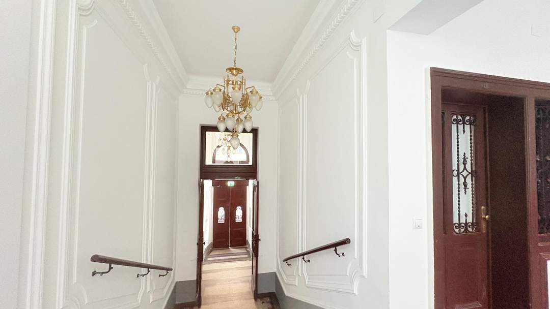 Altbau mit Charakter in der Clusiusgasse, sanierungsbedürftig, 47 m²