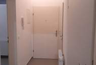 Charmante, gepflegte 2 Zimmer Wohnung mit 2 Balkonen, renovierter Altbau!
