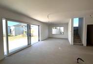 "Neu errichtete moderne Doppelhaushälfte"