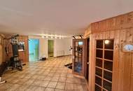 Großzügiges Wohnhaus mit Pool, Heimkino und Sauna in ruhiger Lage!