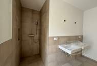 Top-Wohnung mit Riesenterrasse, Küche und Garage im Zentrum