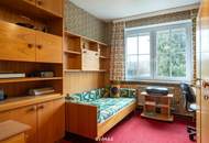 Stilvolles Ein- Zweifamilienhaus mit Doppelgarage und großen Garten