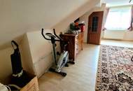 Großzügiges Zweifamilienhaus mit Innenhof, Gewölbekeller und traumhaftem Ausblick