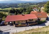 Einfamilienhaus mit Einliegerwohnung, Garage, Carports und Ausblick!